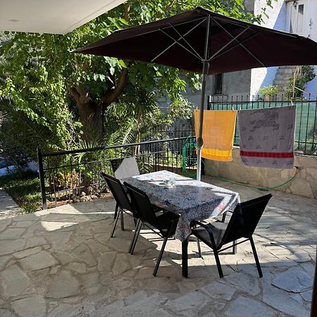 Ferienwohnung Stone house under a rock Kukos Sykia Exterior foto